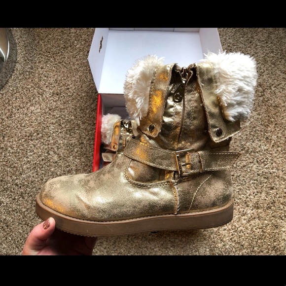 G By Guess Golden Fur Boots - Picture 3 of 7